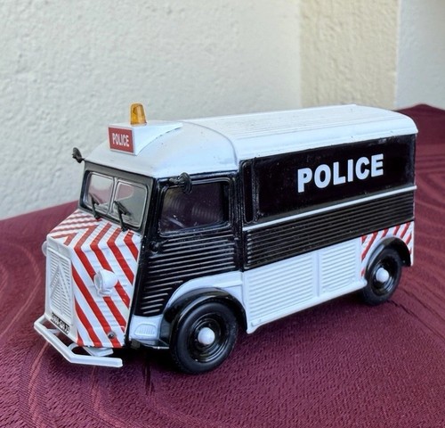 Fourgon car police - fourgon,