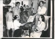 1962 Press Photo Former Vietnam POW Srec 4 George Fryette Jr & family in CA