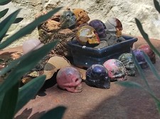 Crâne réaliste en pierre