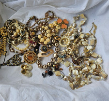 lot bijoux à trier vintages