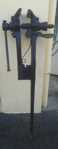 Ancien etau forgeron pied - forgeron,