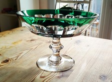 Belle Coupe sur pied verte taillée en cristal Signé Val St Lambert (22 X 15 cm )