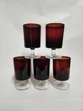 LOT DE 5 GRANDS VERRES A PIED