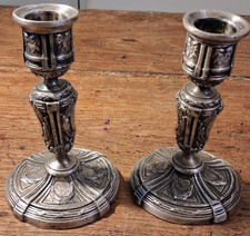 PAIRE DE BOUGEOIRS EN METAL