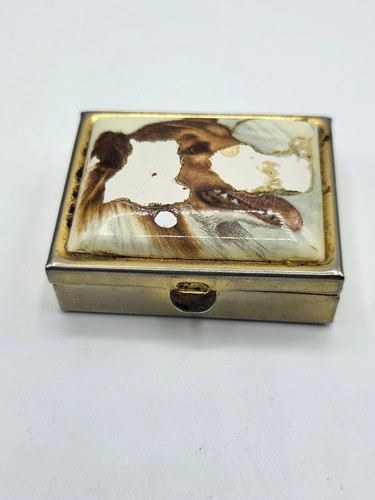 Petite boîte ancienne - zw-,