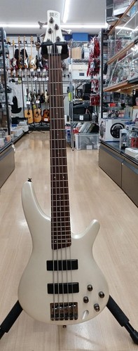 Guitare basse électrique