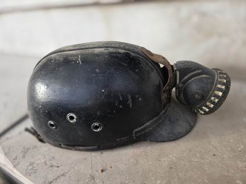 Ancien casque mineur avec - ancien,