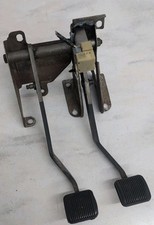1997-2001 Jeep Cherokee XJ Clutch / Brake Pedal Ass'y AX15 5-Speed RARE
