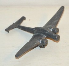 Ancien petit avion jouet en métal alu Aluminium bimoteur militaire