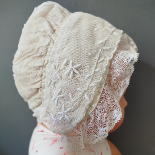Bonnet pour grande poupée
