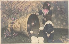 CP CHILDREN OFFER EGGS TO LITTLE GIRL IN BELL FLOWERING EASTER - 37896