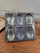 Ancien moule à madeleines