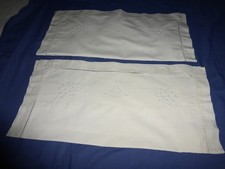 PAIRE DE TAIES D'OREILLERS