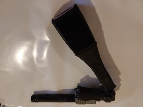 Attache ceinture avant - , droit