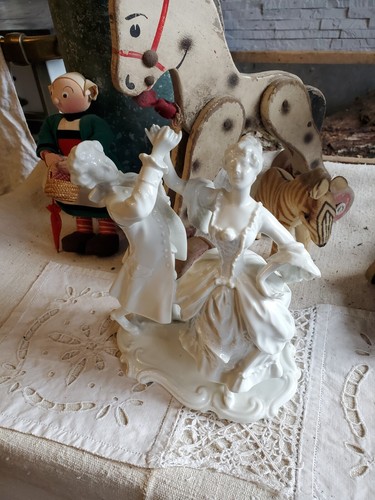 Beau sujet porcelaine - sujet, en