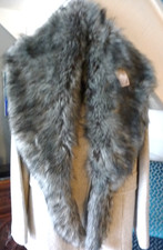 GRAND COL CHALE EN FAUSSE FOURRURE IMITATION RENARD GRIS ARGENTE - NEUF