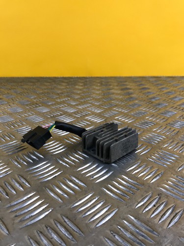 Régulateur tension pour - de,