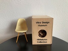 Vitra Design Museum Miniatures Collection Eames DSW Charles & Ray du Japon