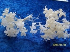 Ancien bouquet de fleurs en cire et tissu pour couronnes de mariée. Réf N°484