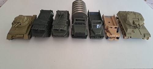 Lot véhicules militaires - de,