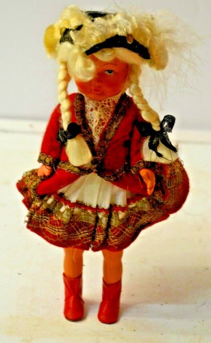 Ancienne poupee souvenir - ancienne,