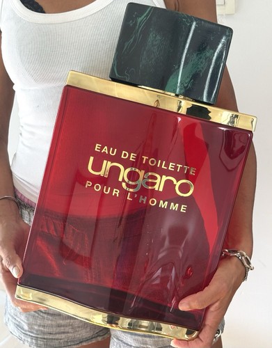 Geant factice ungaro - geant, homme