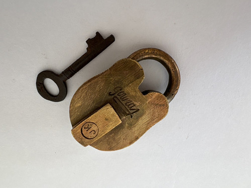 Ancien cadenas laiton avec - cadenas, en