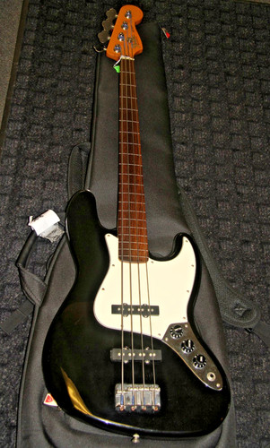 2000 fender fretless - 4, string
