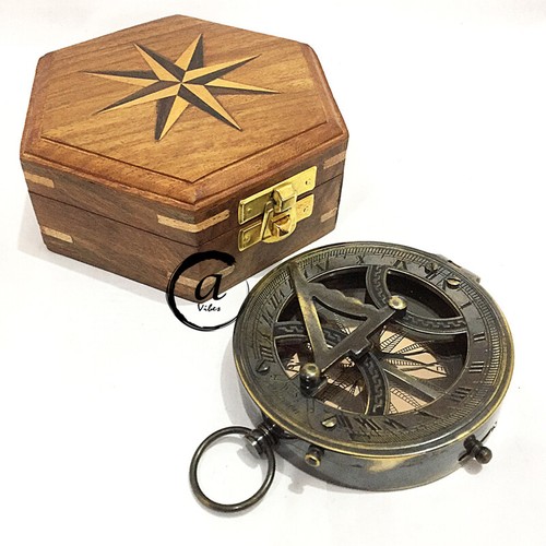 Sundial vintage avec compas - avec, ~