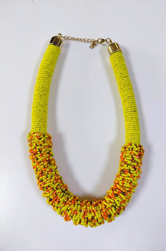 Collier ras cou africaine - de,