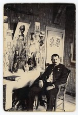 PHOTO CABINET, un militaire