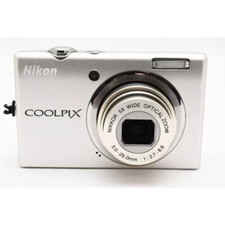 Nikon COOLPIX S570 Digital Camera 12.0MP 5x Optical Zoom Smile Detection Silver