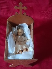 ancien enfant jesus en cire et berceau objet collection creche christianisme