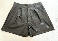 short T40 faux cuir noir et