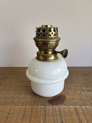 Ancienne lampe pétrole en - à,