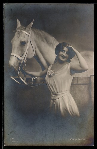 Carte postale dame souriante - carte,