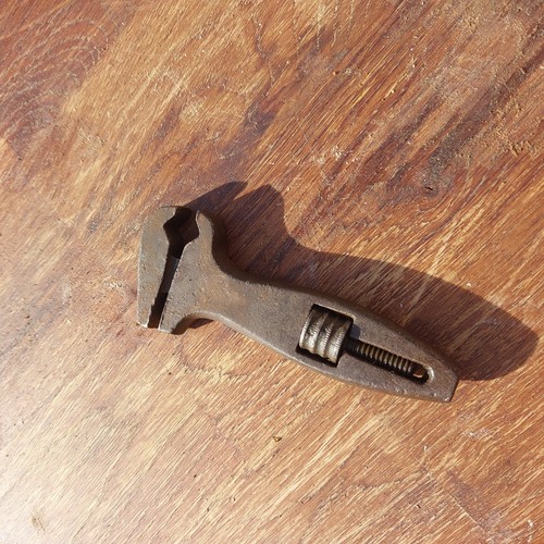 Clé molette outil ancien - outil,