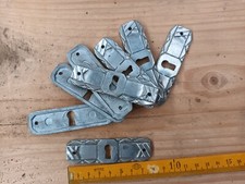  8  entrées de serrure