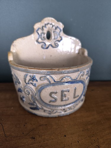 Ancienne boîte sel - à,