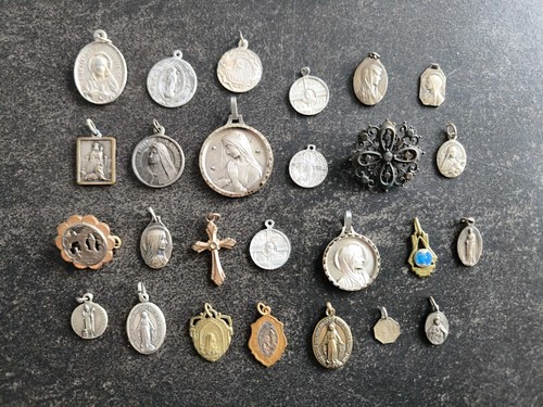 Lot médailles broches - lot,