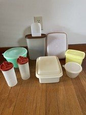 TUPPERWARE MISCELLANEOUS LOT, SALAD CRISPER, GRAVY SHAKER, PLUS MORE!