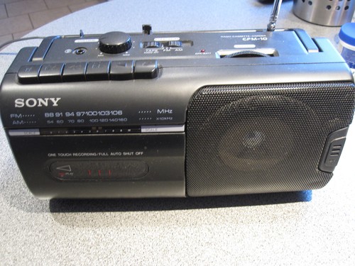 Radio cassette sur - piles, ou