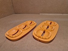 2 Moules à chaussons Tupperware