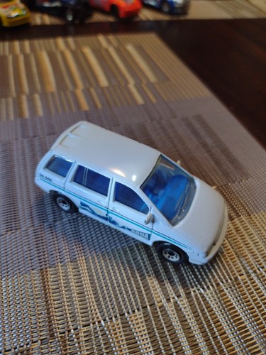 Matchbox white nissan - matchbox, prairie