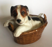Vintage porcelaine Royal Doulton chien Chiot jack russel terrier dans son panier