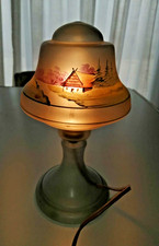 ancienne jolie petite lampe en verre décor de paysage montagne chalet sapins