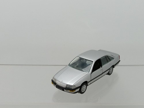 Gama 1133 opel - senator, gris