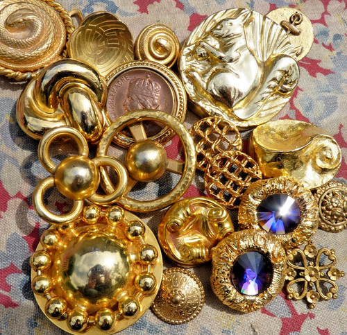 Lot boutons anciens - lot, dorés