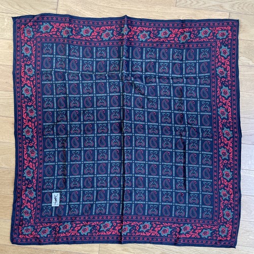 Magnifique foulard yves - magnifique,