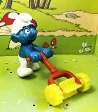 The Smurfs - Schleich - 40225 Smurf with Lawn Mower